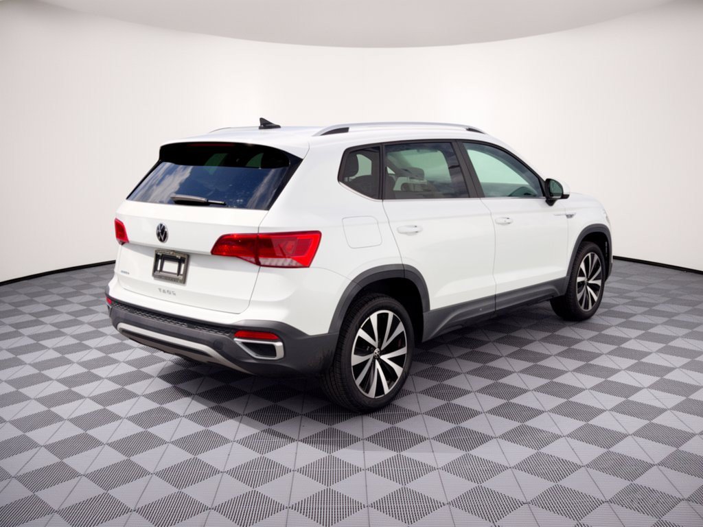 Used 2022 Volkswagen Taos SE w/ Panoramic Sunroof Package FWD image 9