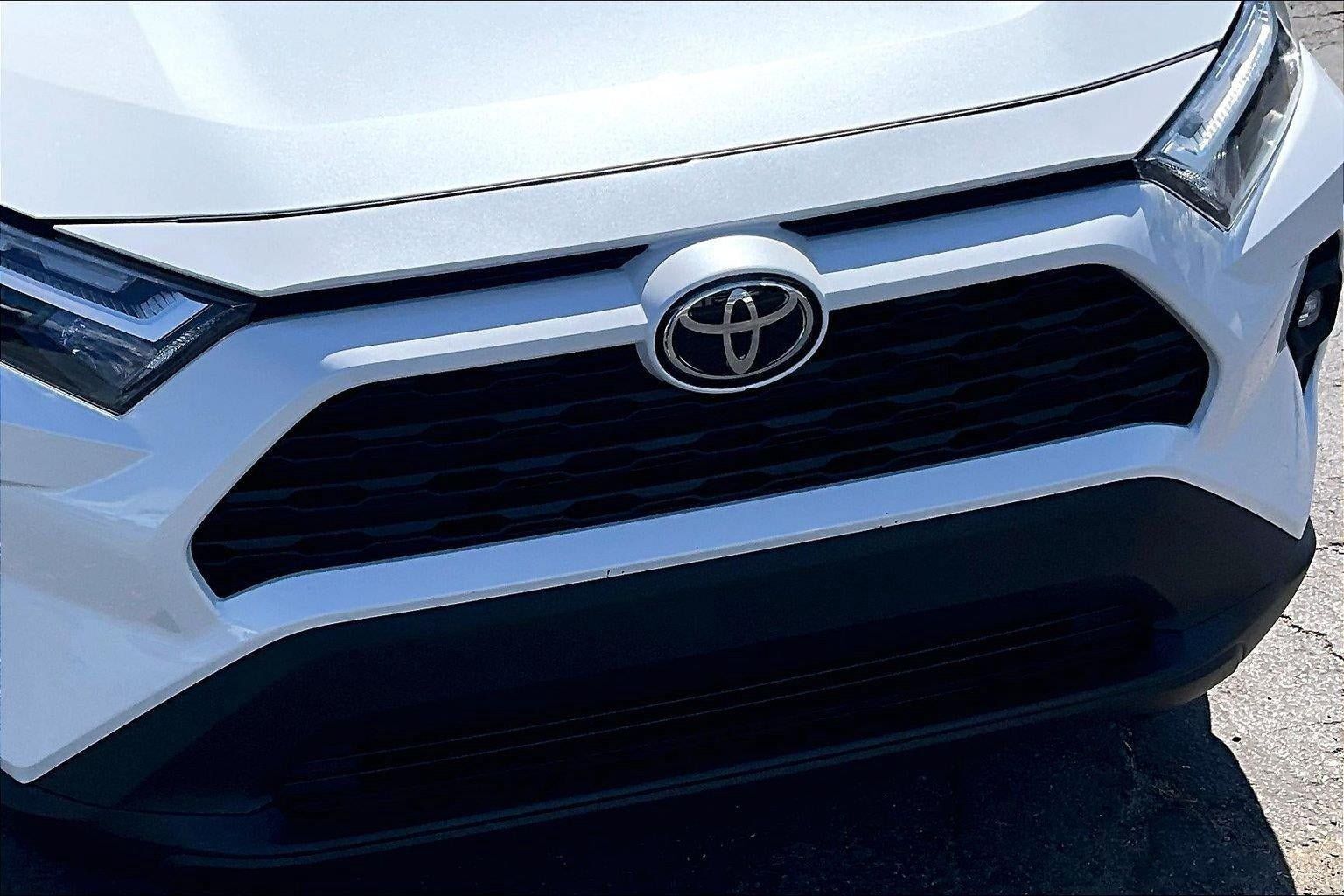 Used 2023 Toyota RAV4 XLE Premium FWD image 31