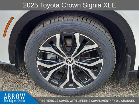 Used 2025 Toyota Crown Signia AWD/4WD image 17