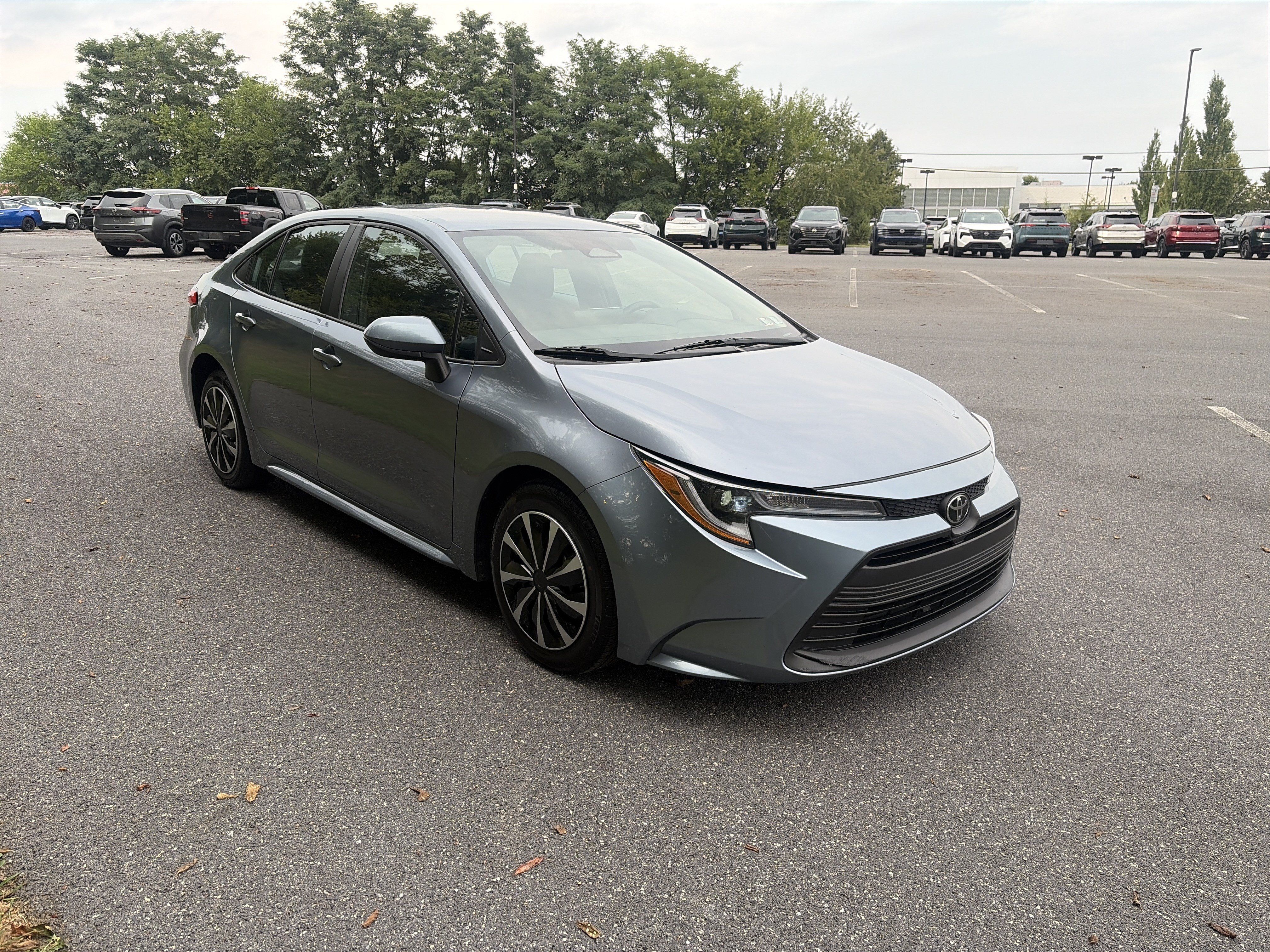Used 2024 Toyota Corolla LE FWD image 3