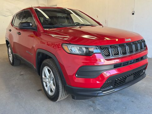 Used 2023 Jeep Compass Sport AWD/4WD image 4
