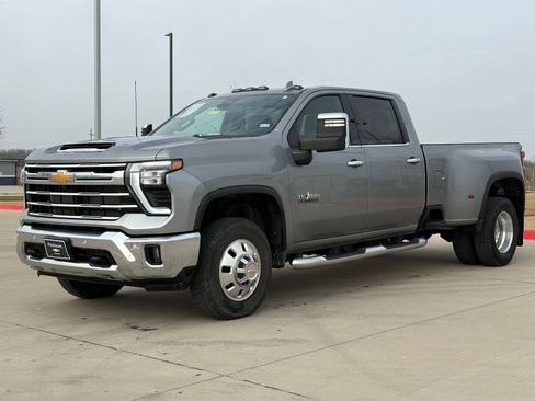 Used 2025 Chevrolet Silverado 3500 LTZ w/ LTZ Texas Edition image 3