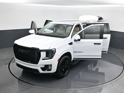 Used 2023 GMC Yukon XL Denali w/ Denali Reserve Package image 31