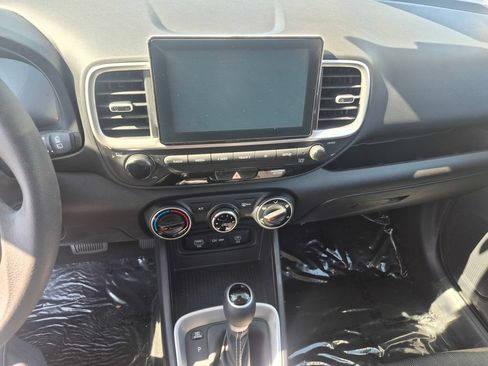 Used 2026 Hyundai Venue SE FWD image 15