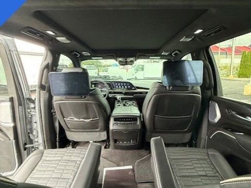 Used 2023 Cadillac Escalade Sport Platinum w/ LPO, ONYX Package image 33