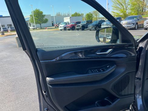 Used 2023 Jeep Grand Cherokee Altitude image 27