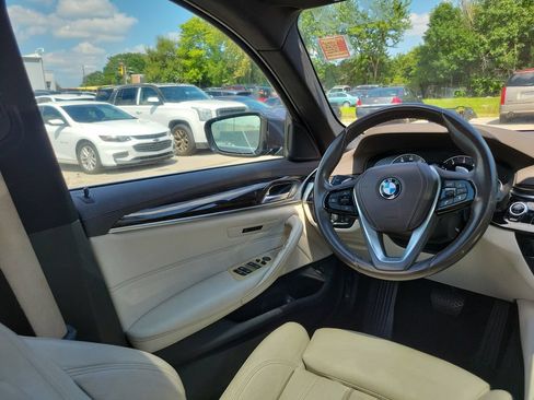 Used 2018 BMW 530i w/ Premium Package RWD image 8