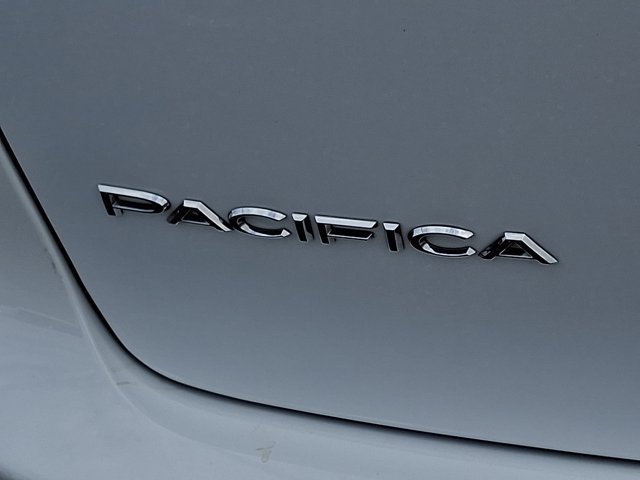 Certified 2023 Chrysler Pacifica Touring-L FWD image 34
