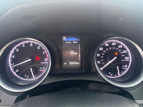 Used 2018 Toyota Camry LE FWD image 14