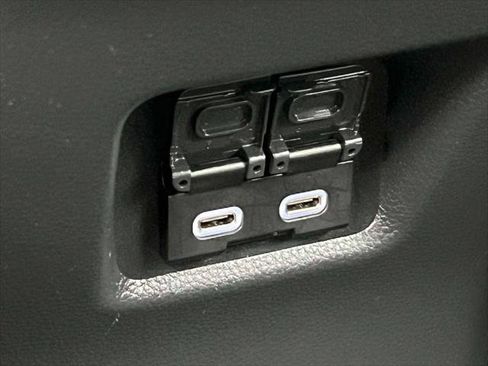 Used 2023 Toyota RAV4 XLE Premium image 15