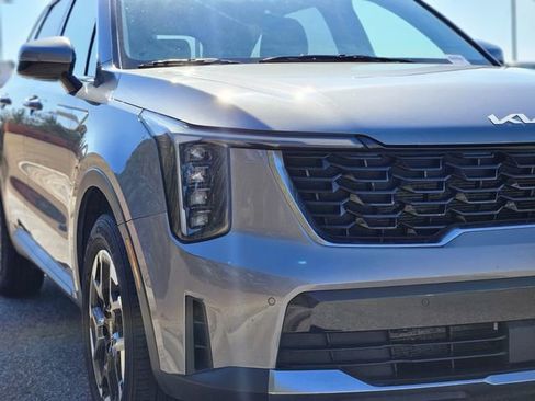 Used 2024 Kia Sorento S image 9