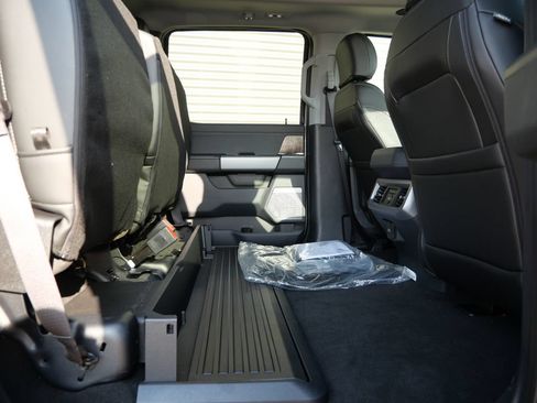 New 2026 Ford F250 Lariat w/ Black Appearance Package AWD/4WD image 14