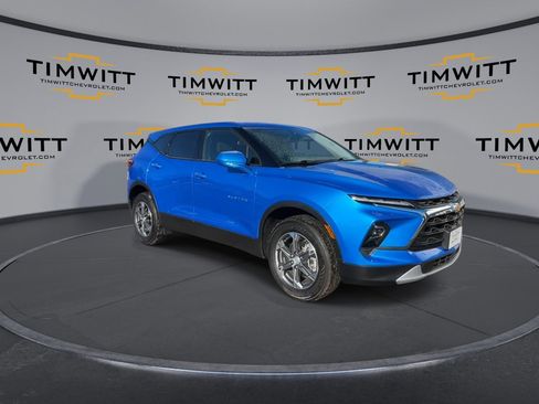 Used 2025 Chevrolet Blazer LT image 3