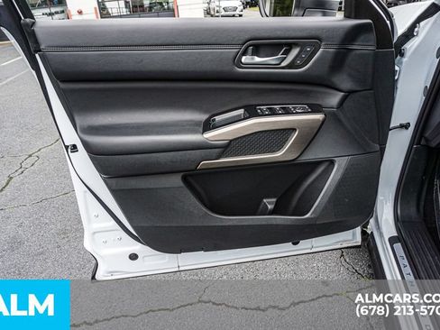 Used 2025 Nissan Pathfinder Platinum w/ Cargo Package AWD/4WD image 48