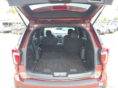 Used 2018 Ford Explorer XLT FWD image 10