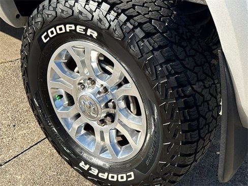 Used 2018 RAM 2500 Laramie image 12