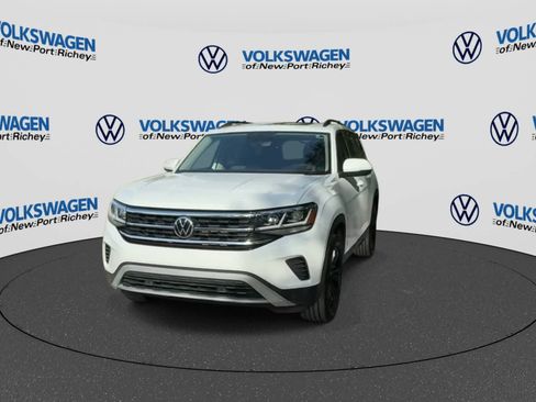Used 2021 Volkswagen Atlas SE w/ Panoramic Sunroof Package FWD image 3
