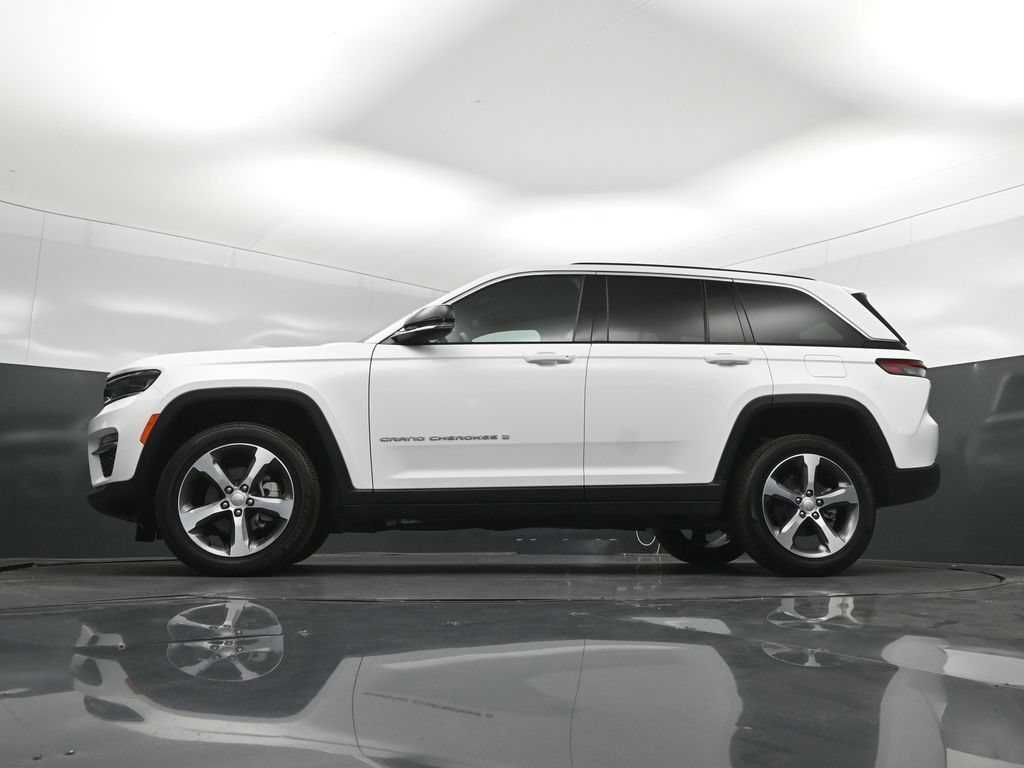 Used 2025 Jeep Grand Cherokee Limited RWD image 39