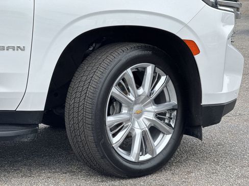 Used 2023 Chevrolet Suburban Premier image 12