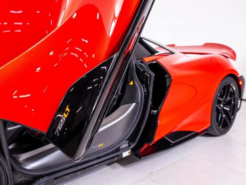 Used 2022 McLaren 765LT image 27
