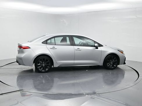Used 2023 Toyota Corolla SE FWD image 4