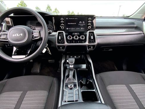 Used 2023 Kia Sorento LX image 14