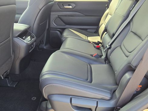 Used 2025 Nissan Armada SV AWD/4WD image 19