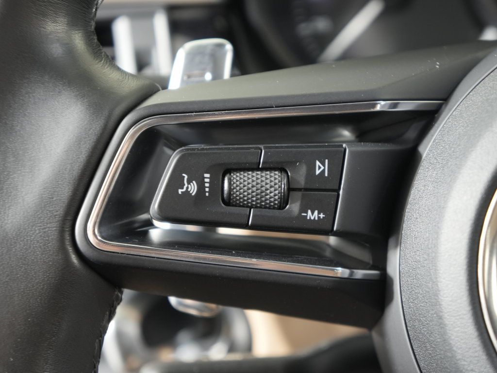 Certified 2023 Porsche Macan AWD/4WD image 26
