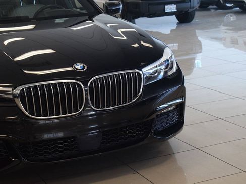 Used 2017 BMW 740i RWD image 12