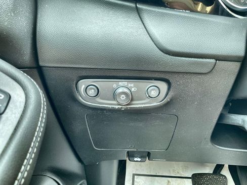 Certified 2023 Buick Encore GX Preferred w/ Cold Weather Comfort Package FWD image 18