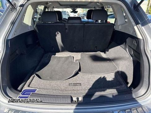 Used 2023 Volkswagen Tiguan SE image 31