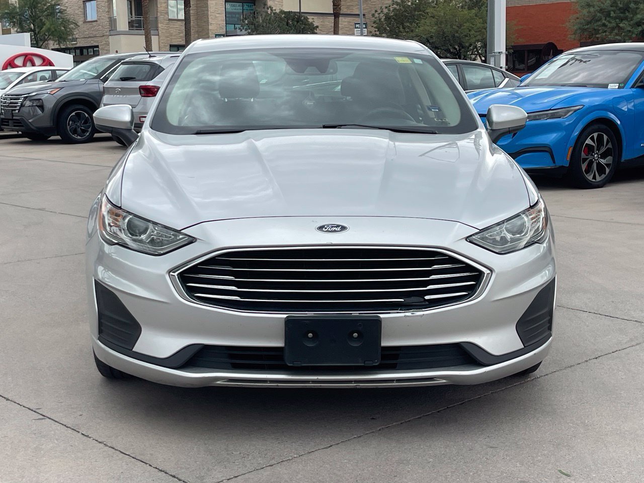 Used 2019 Ford Fusion SE FWD image 2