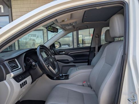 Used 2015 Toyota Highlander Limited FWD image 13