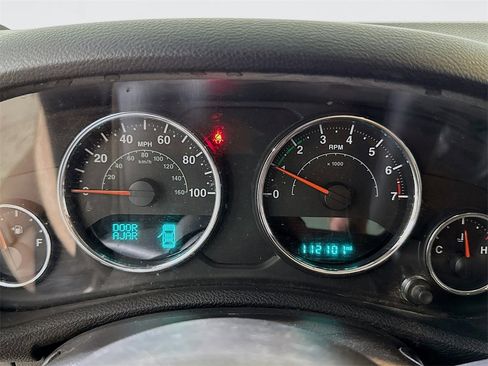 Used 2018 Jeep Wrangler Unlimited Sahara w/ Connectivity Group image 10