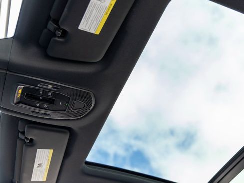 Certified 2025 Porsche Cayenne AWD/4WD image 28