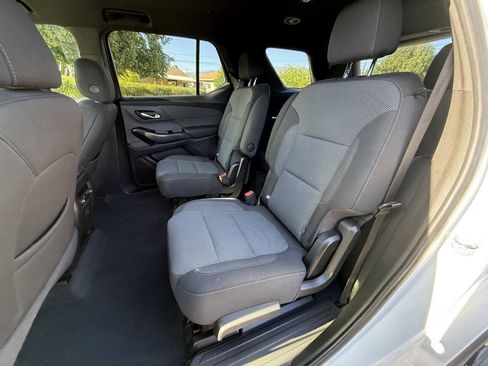 Used 2023 Chevrolet Traverse LT FWD image 10