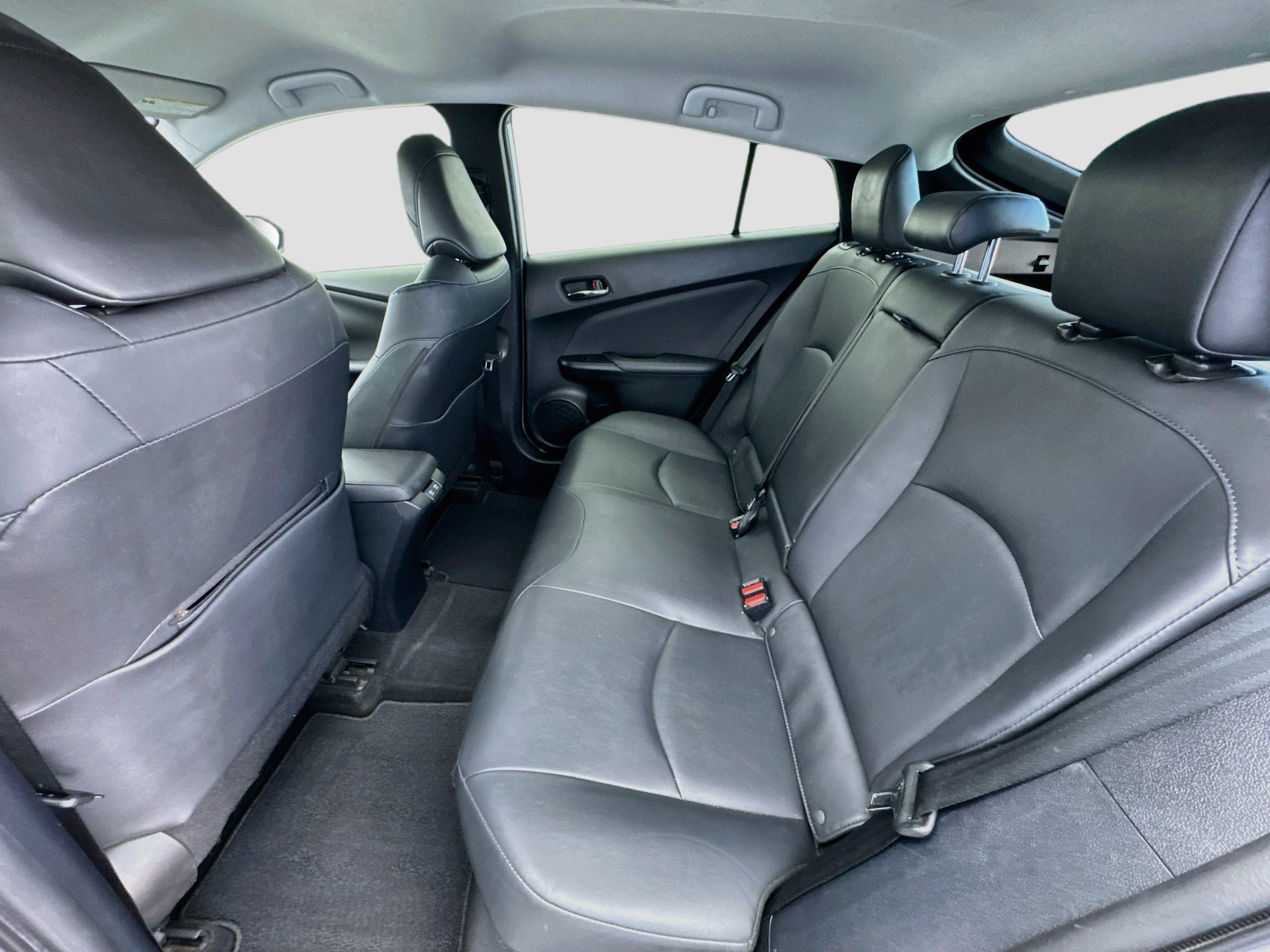 Used 2022 Toyota Prius FWD image 15