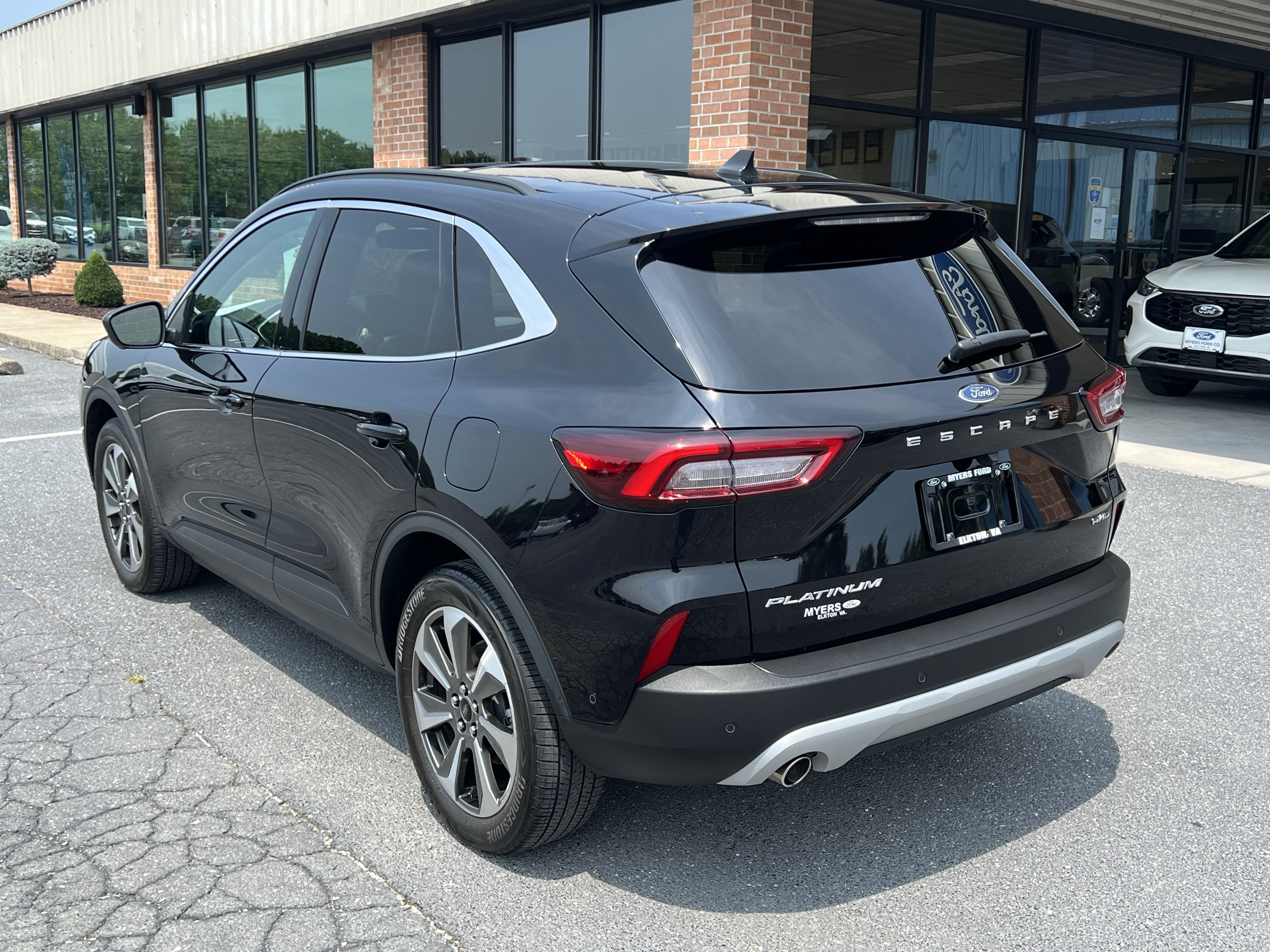 Used 2023 Ford Escape Platinum w/ Premium Technology Package AWD/4WD image 8