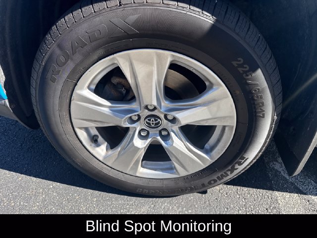 Used 2019 Toyota RAV4 LE w/ Carpet Mat Package AWD/4WD image 10