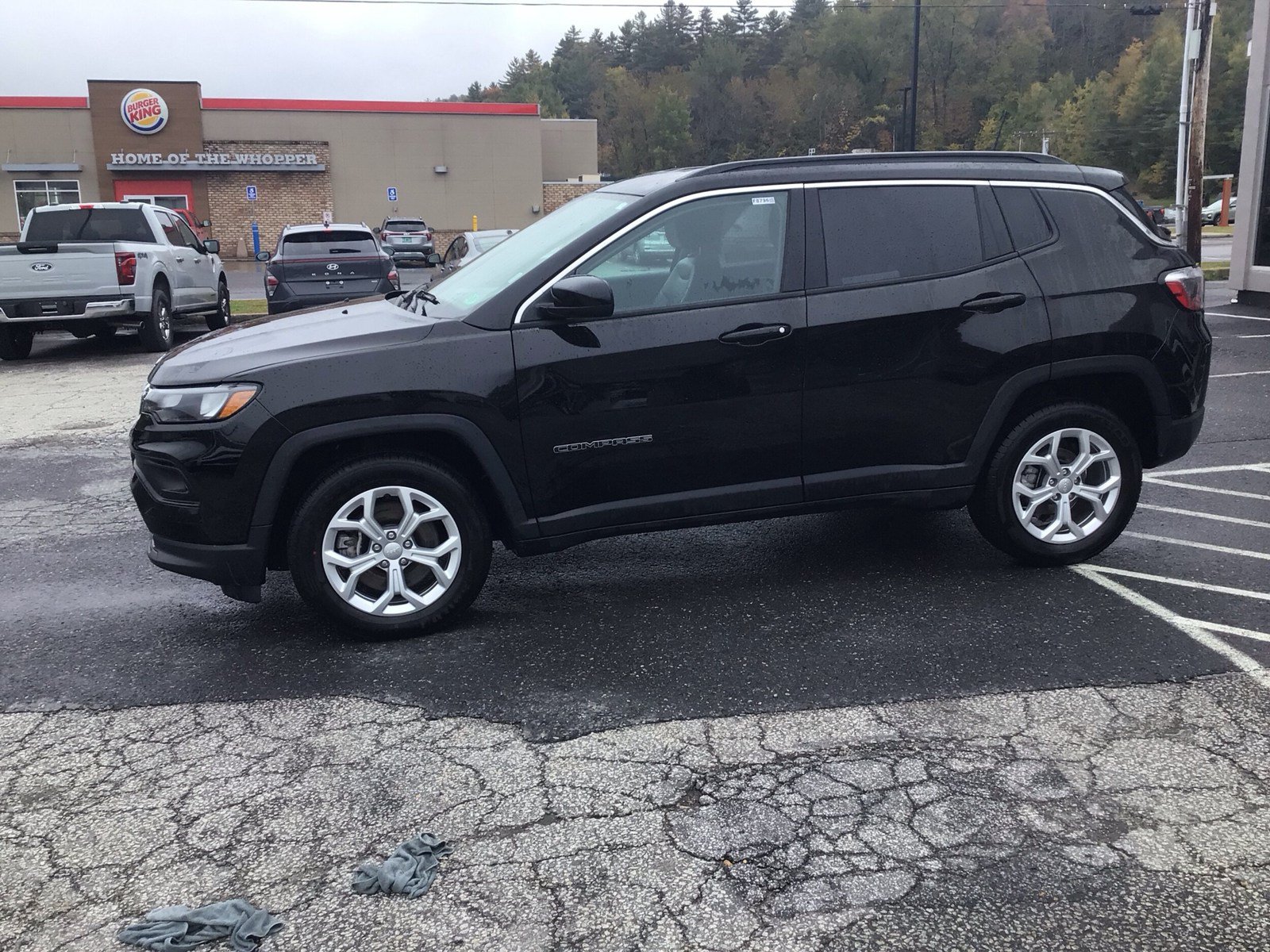 Used 2024 Jeep Compass Latitude AWD/4WD image 2