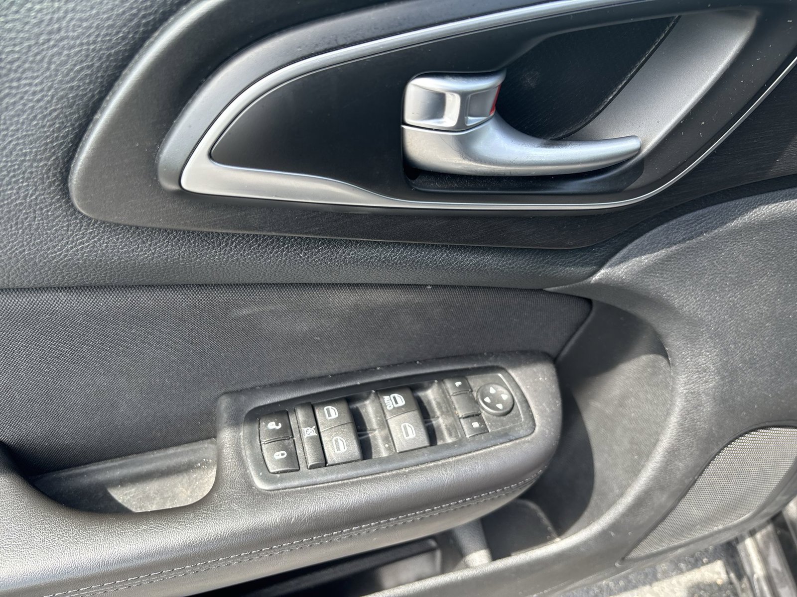 Used 2017 Chrysler 200 LX FWD image 14