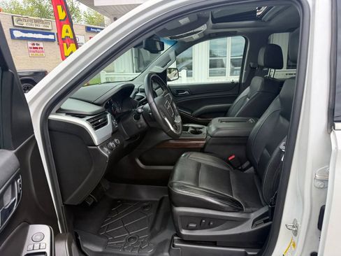 Used 2017 GMC Yukon XL SLT w/ Premium Edition AWD/4WD image 14