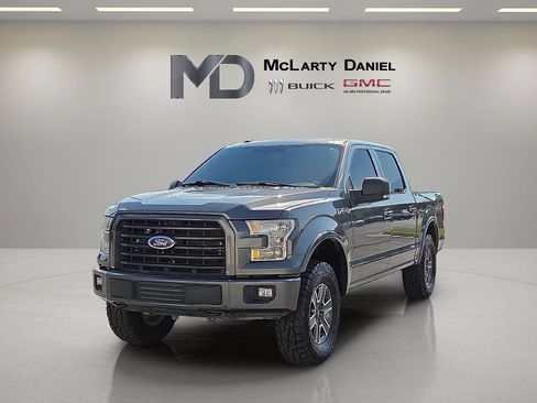 Used 2016 Ford F150 XLT w/ Equipment Group 302A Luxury AWD/4WD image 3
