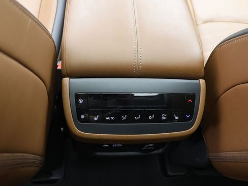 Used 2024 Nissan Pathfinder Platinum image 14