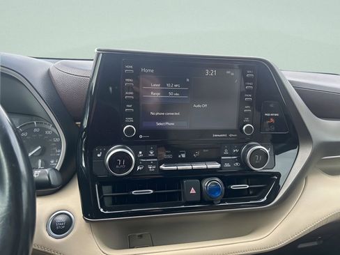 Used 2021 Toyota Highlander XLE image 27