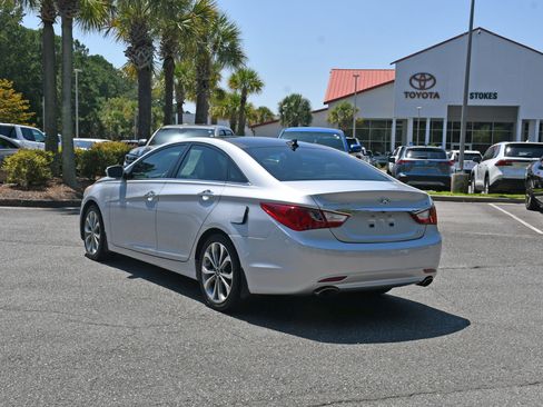Used 2013 Hyundai Sonata Limited w/ Premium Pkg FWD image 3