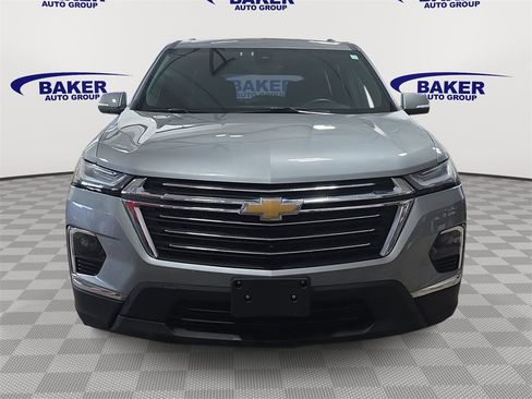 Used 2023 Chevrolet Traverse LT w/ Rear Camera Mirror Package image 2