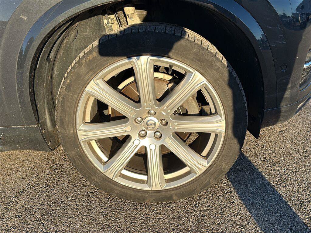 Used 2016 Volvo XC90 T6 Inscription w/ Vision Package AWD/4WD image 4