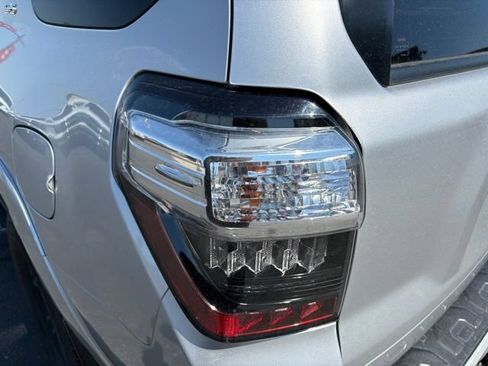 Used 2017 Toyota 4Runner SR5 AWD/4WD image 26