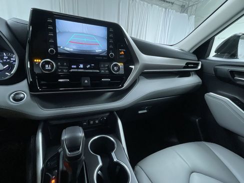 Used 2021 Toyota Highlander XLE image 21